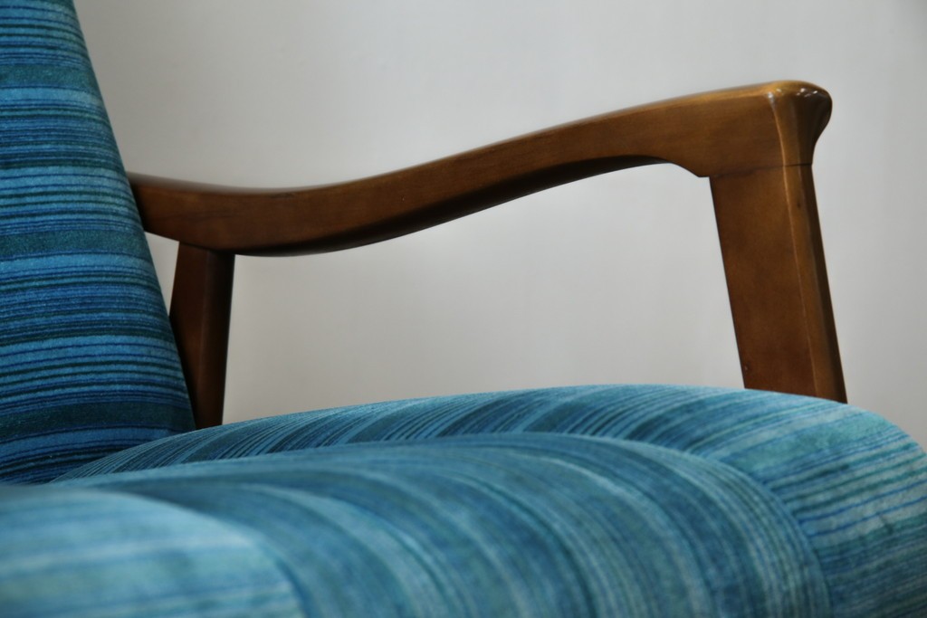 和製ビンテージ　ブナ材　ブルーストライプがレトロな雰囲気を高めるロッキングチェア　(R-082740)