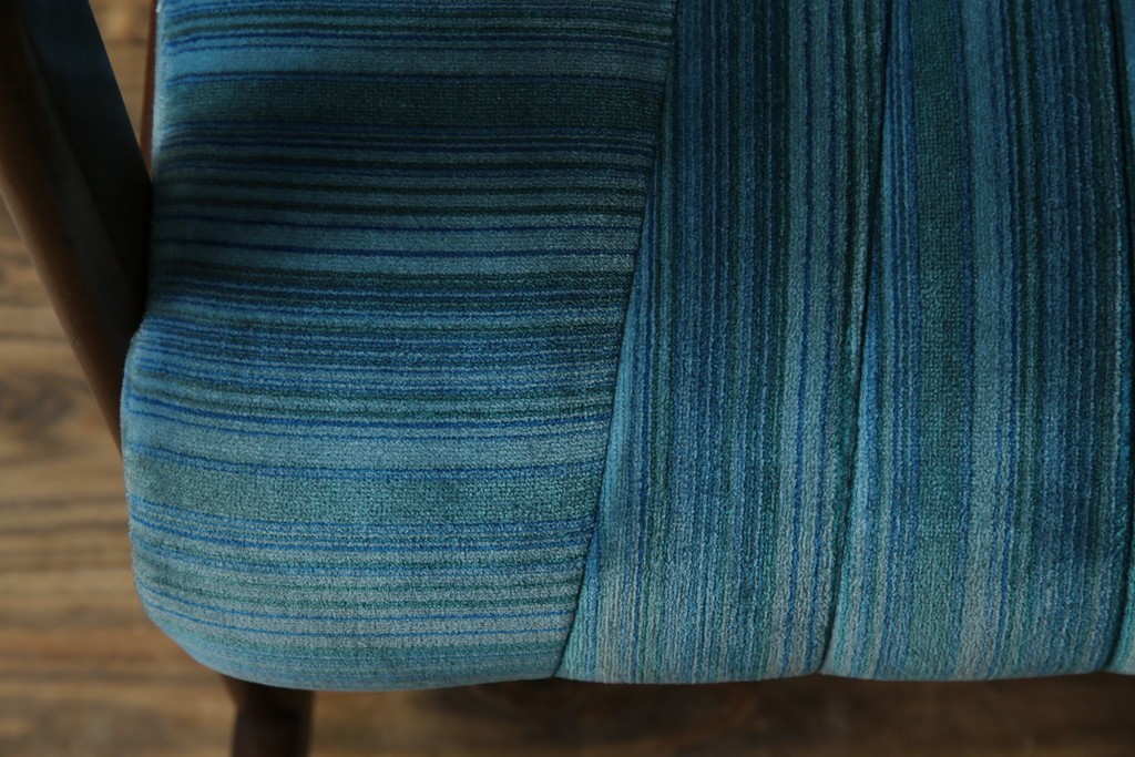 和製ビンテージ　ブナ材　ブルーストライプがレトロな雰囲気を高めるロッキングチェア　(R-082740)