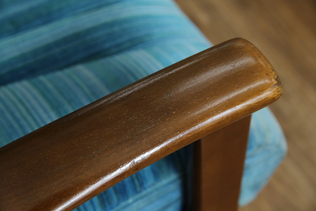 和製ビンテージ　ブナ材　ブルーストライプがレトロな雰囲気を高めるロッキングチェア　(R-082740)