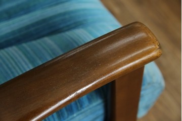 和製ビンテージ　ブナ材　ブルーストライプがレトロな雰囲気を高めるロッキングチェア　(R-082740)