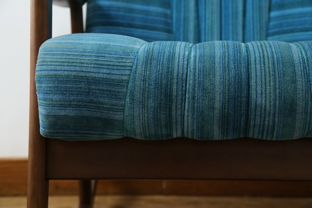 和製ビンテージ　ブナ材　ブルーストライプがレトロな雰囲気を高めるロッキングチェア　(R-082740)