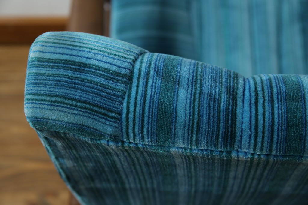 和製ビンテージ　ブナ材　ブルーストライプがレトロな雰囲気を高めるロッキングチェア　(R-082740)