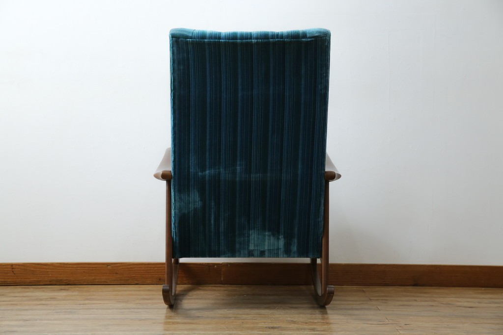 和製ビンテージ　ブナ材　ブルーストライプがレトロな雰囲気を高めるロッキングチェア　(R-082740)