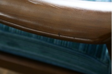 和製ビンテージ　ブナ材　ブルーストライプがレトロな雰囲気を高めるロッキングチェア　(R-082740)