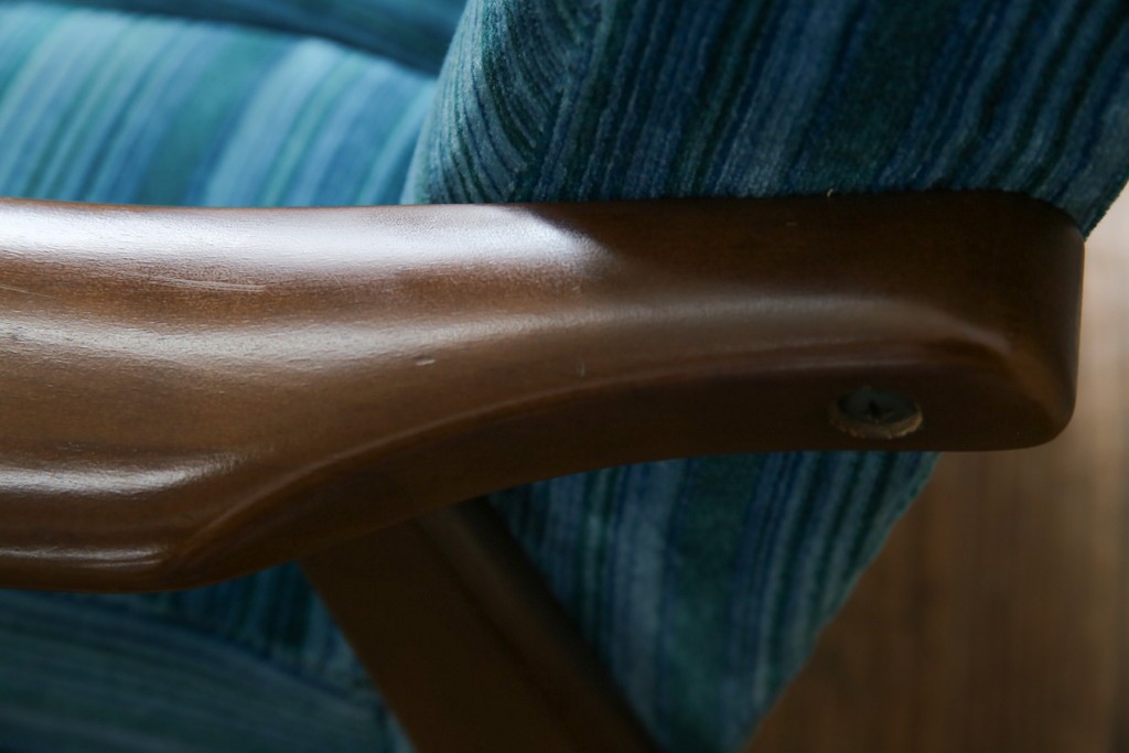 和製ビンテージ　ブナ材　ブルーストライプがレトロな雰囲気を高めるロッキングチェア　(R-082740)