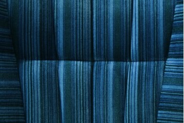 和製ビンテージ　ブナ材　ブルーストライプがレトロな雰囲気を高めるロッキングチェア　(R-082740)