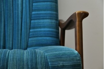 和製ビンテージ　ブナ材　ブルーストライプがレトロな雰囲気を高めるロッキングチェア　(R-082740)