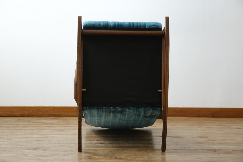 和製ビンテージ　ブナ材　ブルーストライプがレトロな雰囲気を高めるロッキングチェア　(R-082740)