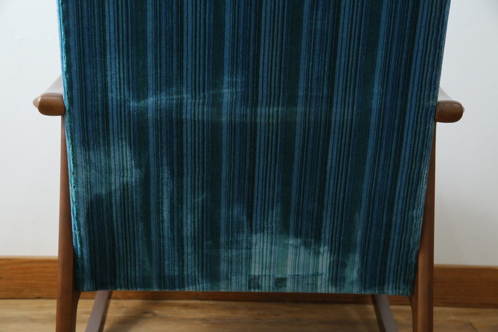 和製ビンテージ　ブナ材　ブルーストライプがレトロな雰囲気を高めるロッキングチェア　(R-082740)