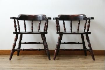 中古　美品　国産職人手作り　カバ材　品でクラシカルな佇まいがお洒落なキャプテンチェア2脚セット(アームチェア、ダイニングチェア、板座チェア、椅子、イス、バラ売り可能)(R-082741)