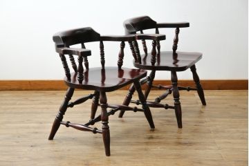 中古　美品　国産職人手作り　カバ材　品でクラシカルな佇まいがお洒落なキャプテンチェア2脚セット(アームチェア、ダイニングチェア、板座チェア、椅子、イス、バラ売り可能)(R-082741)