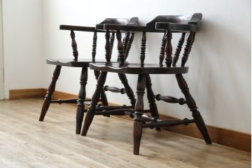 中古　美品　国産職人手作り　カバ材　品でクラシカルな佇まいがお洒落なキャプテンチェア2脚セット(アームチェア、ダイニングチェア、板座チェア、椅子、イス、バラ売り可能)(R-082741)