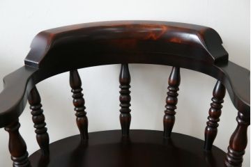 中古　美品　国産職人手作り　カバ材　品でクラシカルな佇まいがお洒落なキャプテンチェア2脚セット(アームチェア、ダイニングチェア、板座チェア、椅子、イス、バラ売り可能)(R-082741)
