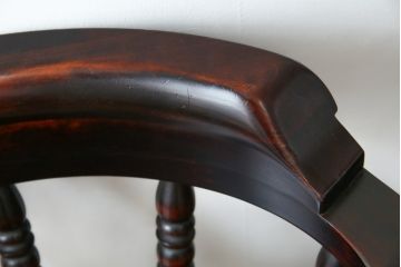 中古　美品　国産職人手作り　カバ材　品でクラシカルな佇まいがお洒落なキャプテンチェア2脚セット(アームチェア、ダイニングチェア、板座チェア、椅子、イス、バラ売り可能)(R-082741)