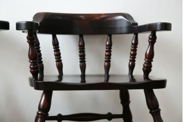中古　美品　国産職人手作り　カバ材　品でクラシカルな佇まいがお洒落なキャプテンチェア2脚セット(アームチェア、ダイニングチェア、板座チェア、椅子、イス、バラ売り可能)(R-082741)