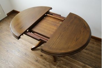 中古　美品　三越家具(現カントリーハウス)　Brugge(ブルージュ)　クラシカルな佇まいが魅力の伸長式ラウンドテーブル(ダイニングテーブル、エクステンションテーブル、丸テーブル、4人掛け、2人掛け、4人用、2人用、食卓)(定価約28万円)(R-082742)