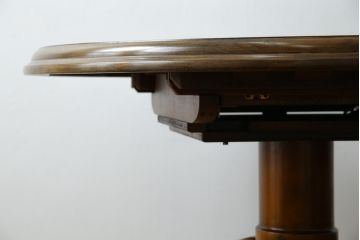 中古　美品　三越家具(現カントリーハウス)　Brugge(ブルージュ)　クラシカルな佇まいが魅力の伸長式ラウンドテーブル(ダイニングテーブル、エクステンションテーブル、丸テーブル、4人掛け、2人掛け、4人用、2人用、食卓)(定価約28万円)(R-082742)