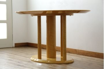 中古　超美品!!　松創(MATSUSO・マツソウ)　エルテ　バーズアイメープルトップ　優美な木肌が彩る気品あふれるオーバルテーブル(ラウンドテーブル、ダイニングテーブル、2人掛け、4人掛け、食卓)(定価約90万円)(R-082744)