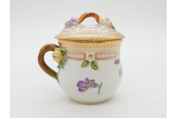デンマーク　ROYAL COPENHAGEN(ロイヤルコペンハーゲン)　フローラダニカ　優雅で気品に満ちた蓋付きカップ&ソーサー(金彩、花、カスタードポット、マスタード、蓋物、洋食器、C&S、北欧)(R-082752)