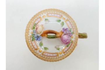 デンマーク　ROYAL COPENHAGEN(ロイヤルコペンハーゲン)　フローラダニカ　優雅で気品に満ちた蓋付きカップ&ソーサー(金彩、花、カスタードポット、マスタード、蓋物、洋食器、C&S、北欧)(R-082752)