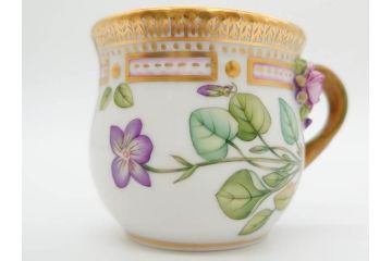 デンマーク　ROYAL COPENHAGEN(ロイヤルコペンハーゲン)　フローラダニカ　優雅で気品に満ちた蓋付きカップ&ソーサー(金彩、花、カスタードポット、マスタード、蓋物、洋食器、C&S、北欧)(R-082752)
