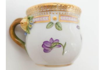 デンマーク　ROYAL COPENHAGEN(ロイヤルコペンハーゲン)　フローラダニカ　優雅で気品に満ちた蓋付きカップ&ソーサー(金彩、花、カスタードポット、マスタード、蓋物、洋食器、C&S、北欧)(R-082752)