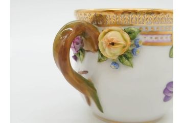 デンマーク　ROYAL COPENHAGEN(ロイヤルコペンハーゲン)　フローラダニカ　優雅で気品に満ちた蓋付きカップ&ソーサー(金彩、花、カスタードポット、マスタード、蓋物、洋食器、C&S、北欧)(R-082752)