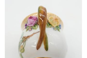 デンマーク　ROYAL COPENHAGEN(ロイヤルコペンハーゲン)　フローラダニカ　優雅で気品に満ちた蓋付きカップ&ソーサー(金彩、花、カスタードポット、マスタード、蓋物、洋食器、C&S、北欧)(R-082752)
