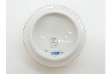 デンマーク　ROYAL COPENHAGEN(ロイヤルコペンハーゲン)　フローラダニカ　優雅で気品に満ちた蓋付きカップ&ソーサー(金彩、花、カスタードポット、マスタード、蓋物、洋食器、C&S、北欧)(R-082752)