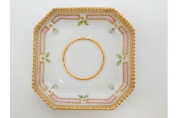 デンマーク　ROYAL COPENHAGEN(ロイヤルコペンハーゲン)　フローラダニカ　優雅で気品に満ちた蓋付きカップ&ソーサー(金彩、花、カスタードポット、マスタード、蓋物、洋食器、C&S、北欧)(R-082752)