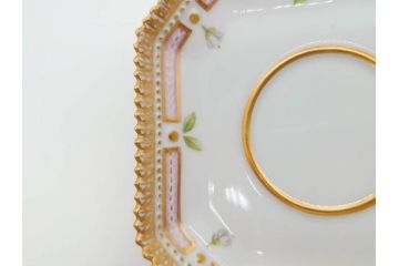 デンマーク　ROYAL COPENHAGEN(ロイヤルコペンハーゲン)　フローラダニカ　優雅で気品に満ちた蓋付きカップ&ソーサー(金彩、花、カスタードポット、マスタード、蓋物、洋食器、C&S、北欧)(R-082752)