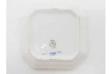 デンマーク　ROYAL COPENHAGEN(ロイヤルコペンハーゲン)　フローラダニカ　優雅で気品に満ちた蓋付きカップ&ソーサー(金彩、花、カスタードポット、マスタード、蓋物、洋食器、C&S、北欧)(R-082752)