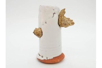 三輪和彦(十三代 三輪休雪)　匠の趣向が光る金耳盃(萩焼、耳付、杯、酒器、裏印、ウコン布付き、共箱付き)(R-082753)