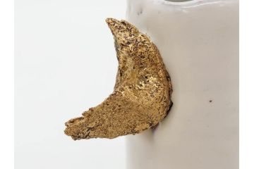 三輪和彦(十三代 三輪休雪)　匠の趣向が光る金耳盃(萩焼、耳付、杯、酒器、裏印、ウコン布付き、共箱付き)(R-082753)