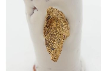 三輪和彦(十三代 三輪休雪)　匠の趣向が光る金耳盃(萩焼、耳付、杯、酒器、裏印、ウコン布付き、共箱付き)(R-082753)
