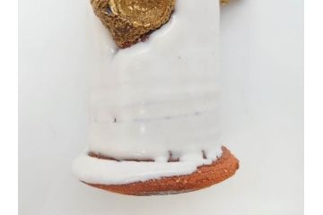 三輪和彦(十三代 三輪休雪)　匠の趣向が光る金耳盃(萩焼、耳付、杯、酒器、裏印、ウコン布付き、共箱付き)(R-082753)