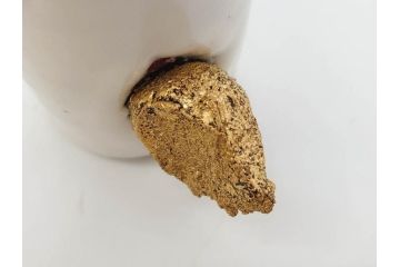 三輪和彦(十三代 三輪休雪)　匠の趣向が光る金耳盃(萩焼、耳付、杯、酒器、裏印、ウコン布付き、共箱付き)(R-082753)
