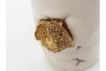 三輪和彦(十三代 三輪休雪)　匠の趣向が光る金耳盃(萩焼、耳付、杯、酒器、裏印、ウコン布付き、共箱付き)(R-082753)