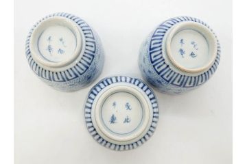 江戸期　成化年製　古伊万里　染付　微塵唐草　松竹梅文　縁の波打ったデザインが目を引くそば猪口3客セット(蕎麦猪口、湯呑み、湯のみ、和食器)(R-082754)