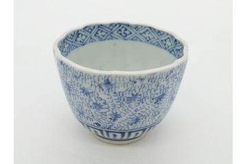 江戸期　成化年製　古伊万里　染付　微塵唐草　松竹梅文　縁の波打ったデザインが目を引くそば猪口3客セット(蕎麦猪口、湯呑み、湯のみ、和食器)(R-082754)
