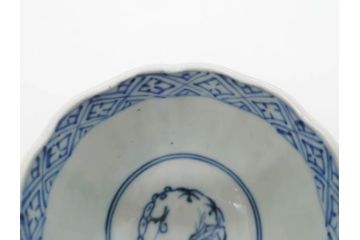 江戸期　成化年製　古伊万里　染付　微塵唐草　松竹梅文　縁の波打ったデザインが目を引くそば猪口3客セット(蕎麦猪口、湯呑み、湯のみ、和食器)(R-082754)