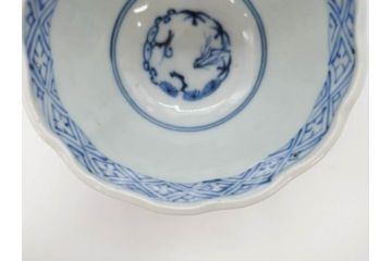 江戸期　成化年製　古伊万里　染付　微塵唐草　松竹梅文　縁の波打ったデザインが目を引くそば猪口3客セット(蕎麦猪口、湯呑み、湯のみ、和食器)(R-082754)