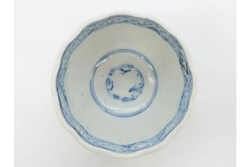 江戸期　成化年製　古伊万里　染付　微塵唐草　松竹梅文　縁の波打ったデザインが目を引くそば猪口3客セット(蕎麦猪口、湯呑み、湯のみ、和食器)(R-082754)