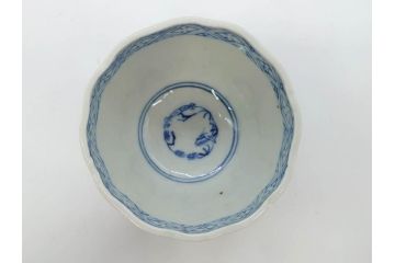 江戸期　成化年製　古伊万里　染付　微塵唐草　松竹梅文　縁の波打ったデザインが目を引くそば猪口3客セット(蕎麦猪口、湯呑み、湯のみ、和食器)(R-082754)