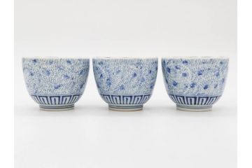 江戸期　成化年製　古伊万里　染付　微塵唐草　松竹梅文　落ち着いた佇まいのそば猪口3客セット(蕎麦猪口、湯呑み、湯のみ、和食器)(R-082755)