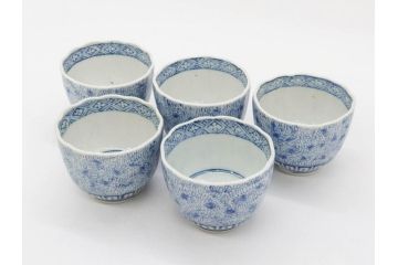 江戸期　成化年製　古伊万里　染付　微塵唐草　松竹梅文　深い趣きがあるそば猪口5客セット(蕎麦猪口、湯呑み、湯のみ、和食器)(R-082756)