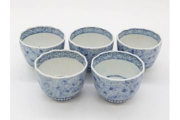 江戸期　成化年製　古伊万里　染付　微塵唐草　松竹梅文　深い趣きがあるそば猪口5客セット(蕎麦猪口、湯呑み、湯のみ、和食器)(R-082756)