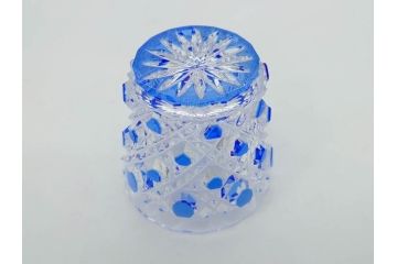 須田秀石　瑠璃被籠目紋　切立盃/伝統工芸　太武朗　江戸切子　色被せ　グラス　繊細な輝きに見惚れる切子2点セット(青、桜、硝子、杯、酒器、共箱付)(R-082758)