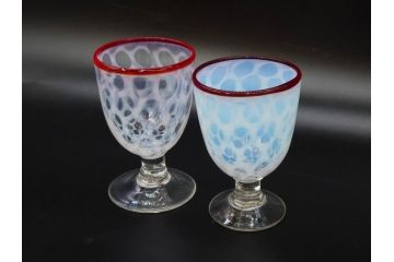 当時物　大正〜昭和初期　棗型(なつめ形)　乳白水玉　可愛らしい印象の赤縁氷コップ2客セット(吹きガラス、硝子、グラス、和ガラス)(R-082764)