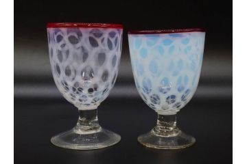 当時物　大正〜昭和初期　棗型(なつめ形)　乳白水玉　可愛らしい印象の赤縁氷コップ2客セット(吹きガラス、硝子、グラス、和ガラス)(R-082764)
